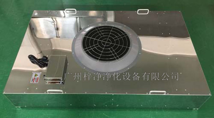 不銹鋼FFU廣泛應(yīng)用于電子、醫(yī)藥、生物工程、食品、化妝品等行業(yè)，如半導(dǎo)體生產(chǎn)線、藥品生產(chǎn)車間、實驗室、手術(shù)室等，為各類潔凈室提供穩(wěn)定的空氣潔凈度保障。