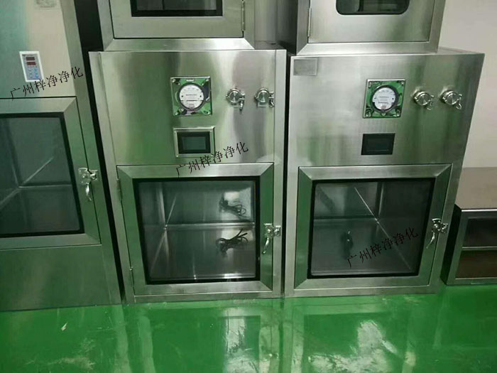 層流傳遞窗適用于需要隔離不同潔凈度級(jí)別的房間，如潔凈室與普通房間之間的連接、不同潔凈度級(jí)別潔凈室之間的連接等。