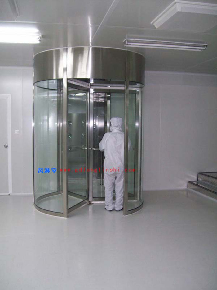 旋轉(zhuǎn)門風(fēng)淋室作為一種高效的人體凈身設(shè)備 旋轉(zhuǎn)門風(fēng)淋室作為一種高效的人體凈身設(shè)備