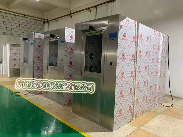 風(fēng)淋室風(fēng)淋屏應(yīng)用對(duì)于候診室和病房的空氣潔凈室與患者健康具有重要意義