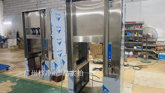 全自動感應(yīng)輸送帶傳遞窗的電氣問題處理需要從選型、安裝、運(yùn)行、維護(hù)、故障處理及安全注意事項(xiàng)等多方面進(jìn)行全面考慮。