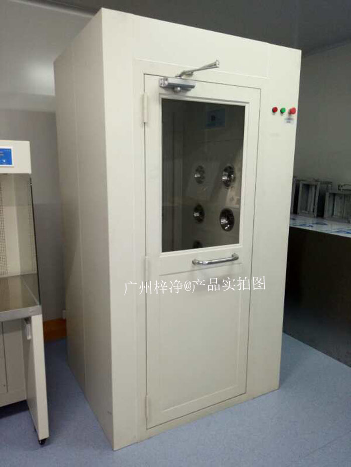 風(fēng)淋室運(yùn)行過(guò)程中產(chǎn)生的噪音可能會(huì)對(duì)操作人員造成不適，影響工作效率。