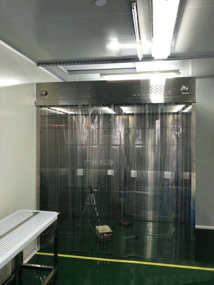 負壓稱量罩在制藥行業(yè)中，對藥品成分的精確稱量至關重要。