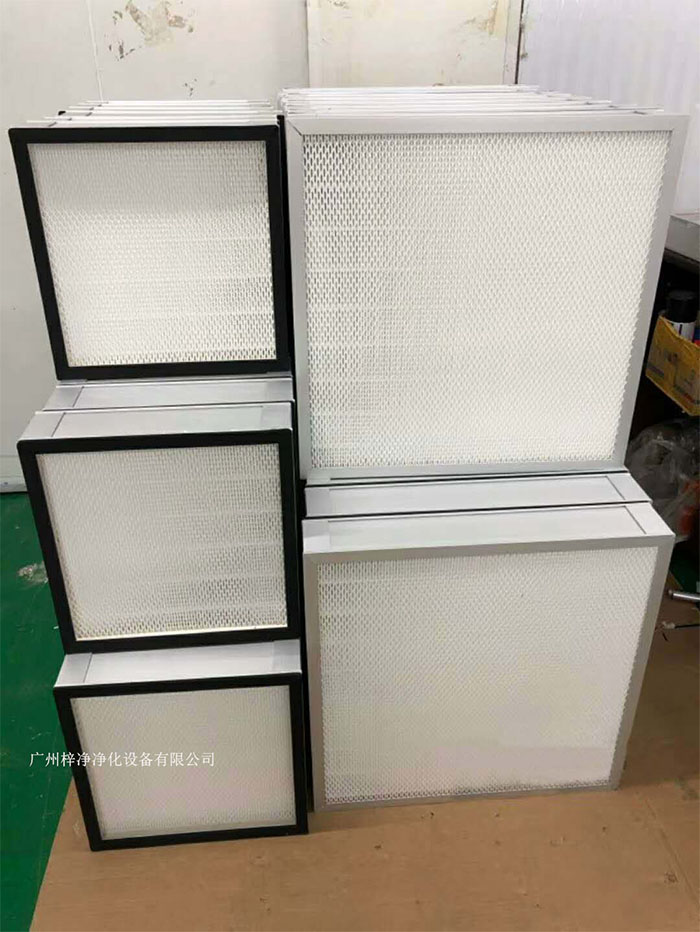 ULPA高效過(guò)濾器適用于對(duì)潔凈度要求極高的領(lǐng)域，如生物制藥、半導(dǎo)體潔凈室等。